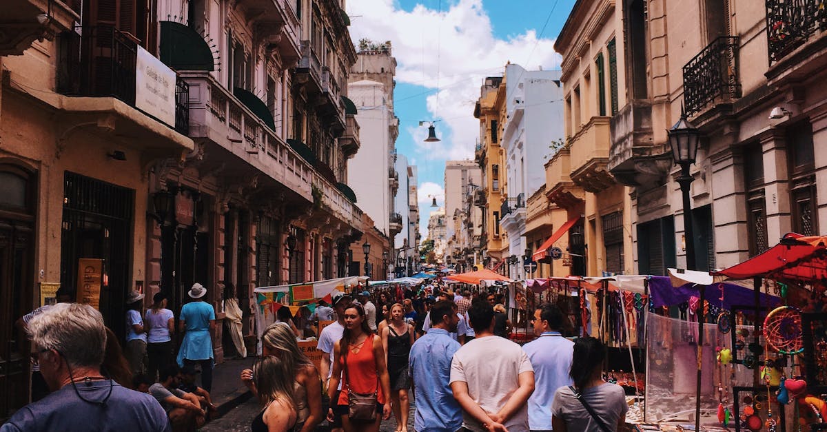 découvrez les marchés artisanaux, véritables trésors de créativité et d'authenticité. explorez une variété de produits faits main, des œuvres d'art aux délices culinaires, tout en soutenant les artisans locaux. vivez une expérience riche en couleurs et en saveurs au cœur de vos villes!