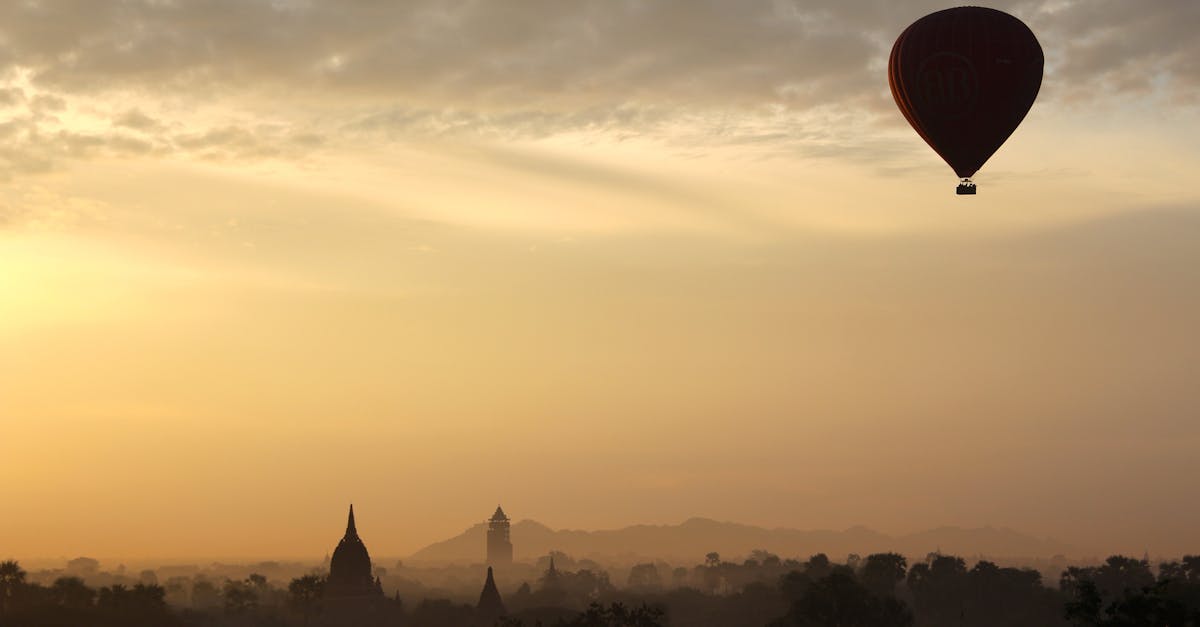 découvrez le monde fascinant du ballooning : histoire, techniques et conseils pour vivre une aventure inoubliable en montgolfière. explorez les plus beaux sites de vol et laissez-vous porter par la magie du ciel.