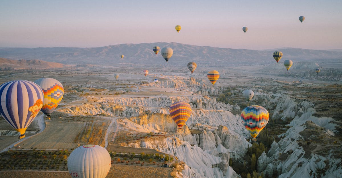 découvrez le monde fascinant du ballooning ! explorez l’histoire, les techniques et les sensations uniques des vols en montgolfière. conseils, sécurité et destinations pour une aventure inoubliable dans les airs.