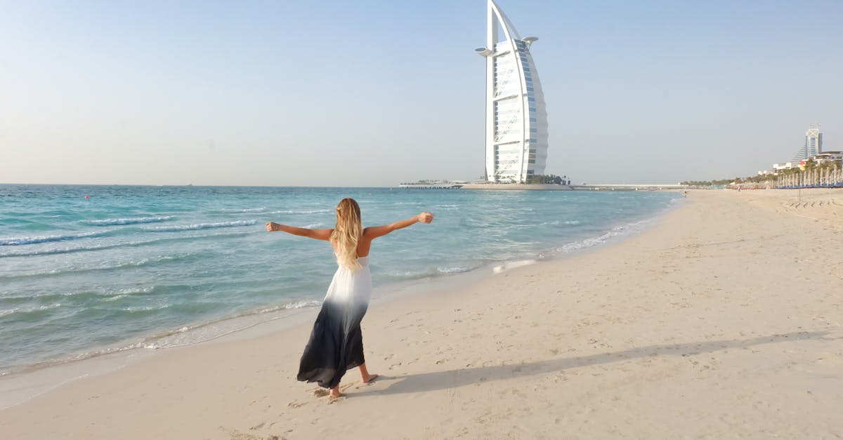 découvrez dubai, la ville emblématique des émirats arabes unis, alliant modernité et traditions. explorez ses gratte-ciels majestueux, ses centres commerciaux luxueux et ses plages ensoleillées. plongez dans une expérience unique entre culture, gastronomie et divertissements fascinants.