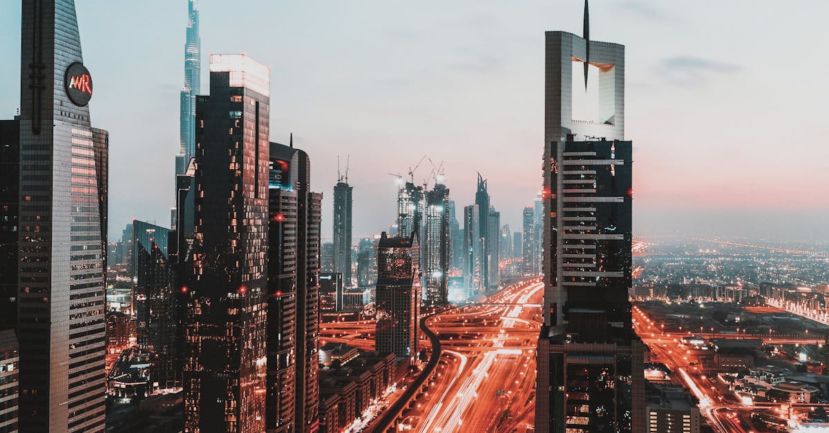 découvrez dubai, une ville fascinante alliant modernité et traditions, où vous pourrez explorer des gratte-ciels emblématiques, des centres commerciaux luxueux, et des plages paradisiaques. plongez dans une expérience culturelle unique et profitez des activités palpitantes qu'offre cette destination incontournable.