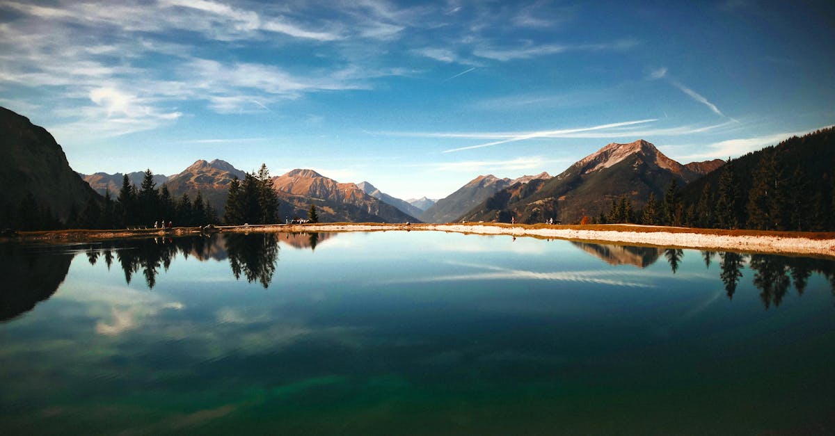 découvrez la beauté apaisante des lacs, un havre de paix où la nature reflète sa splendeur. profitez d'activités en plein air, d'une faune diversifiée et de panoramas à couper le souffle.