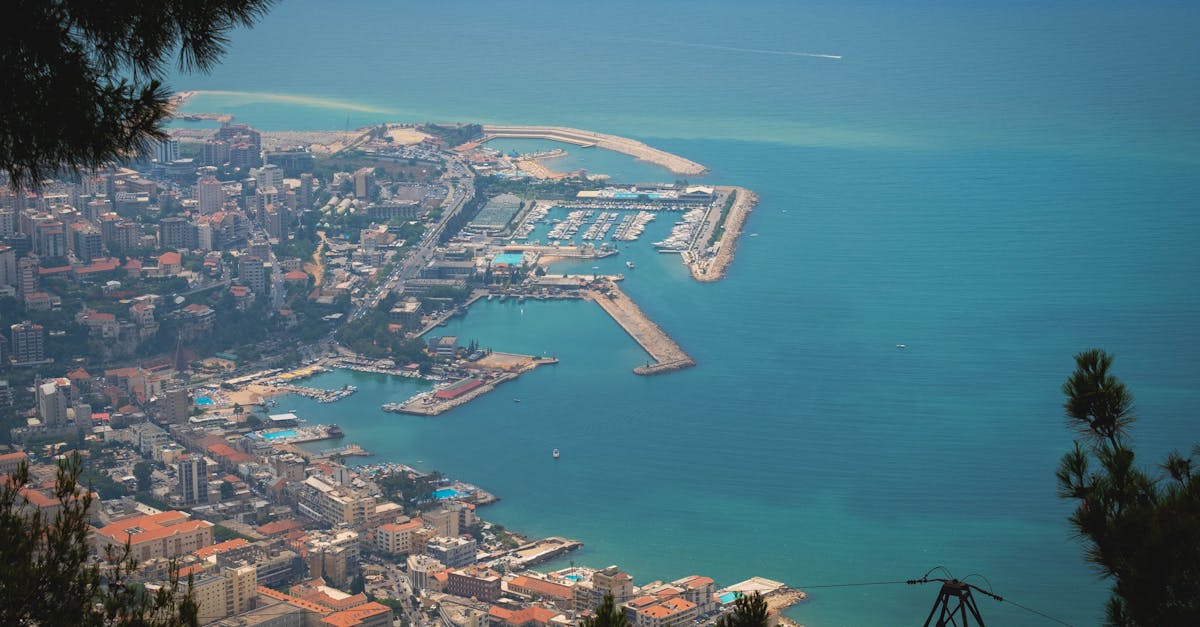 découvrez le liban, un pays au riche patrimoine culturel, à la gastronomie savoureuse et à des paysages à couper le souffle. explorez ses villes historiques, ses plages méditerranéennes et ses montagnes majestueuses. plongez dans l'hospitalité libanaise et vivez une expérience inoubliable.