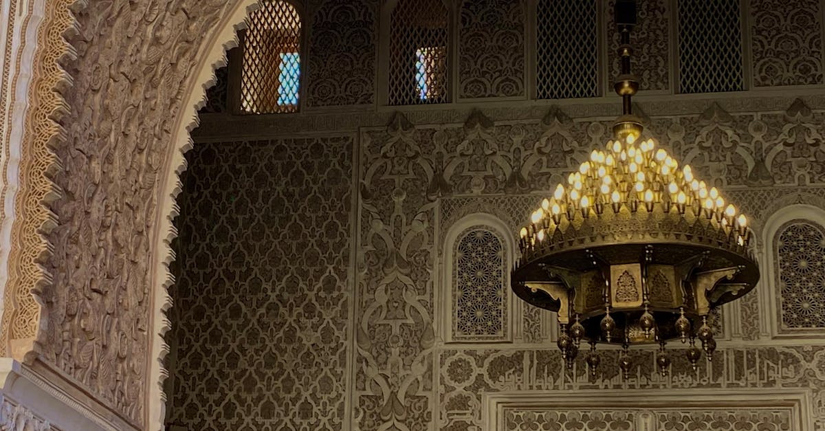 découvrez les médersas, des institutions éducatives traditionnelles du monde islamique, où savoir religieux et sciences sont transmis. plongez dans l'histoire et la culture des médersas à travers le temps et explorez leur rôle essentiel dans l'éducation et la transmission des valeurs.