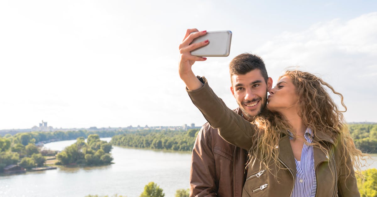 découvrez le tourisme mémoriel, une expérience immersive qui vous plonge dans l'histoire et la culture des lieux emblématiques. explorez des sites chargés de mémoire et de significations, tout en développant une connexion profonde avec le passé.
