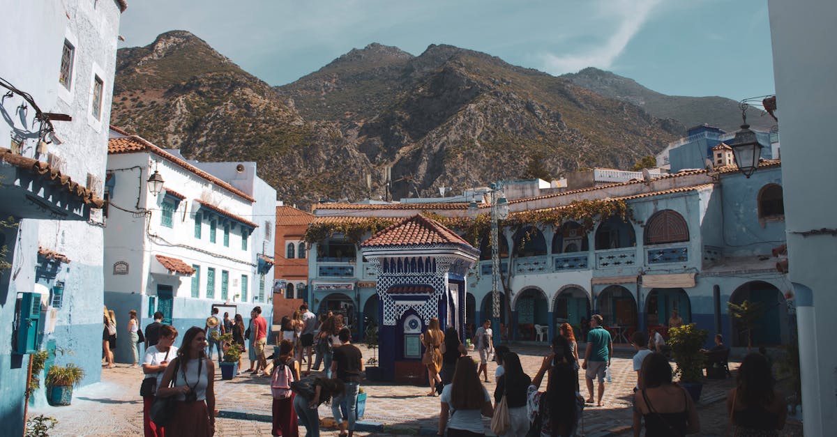 découvrez le maroc, un pays riche en culture et en histoire, où les paysages variés, des déserts aux montagnes enneigées, vous invitent à l'exploration. plongez dans la gastronomie savoureuse, les marchés vibrants et les traditions uniques qui font du maroc une destination incontournable.