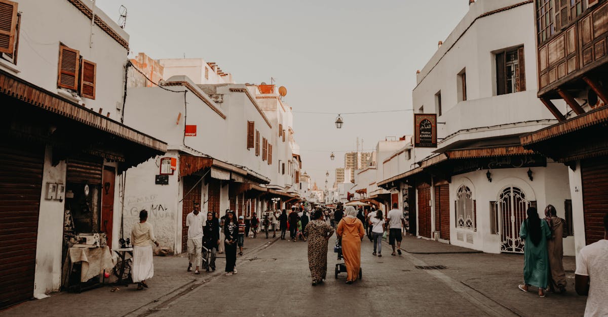 découvrez le maroc, un pays riche en culture et en histoire, où des paysages à couper le souffle, des souks animés et une cuisine délicieuse vous attendent. explorez les villes impériales, les montagnes de l'atlas et les plages pittoresques pour une expérience inoubliable.