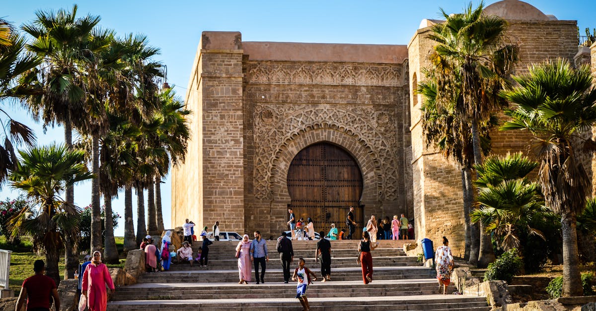 découvrez le maroc, un pays aux paysages époustouflants, riche en histoire et en culture. explorez les souks animés de marrakech, les dunes dorées du sahara et les montagnes de l'atlas. plongez dans une aventure unique alliant traditions séculaires et modernité.