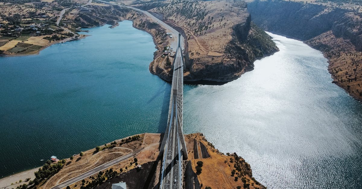 découvrez les routes panoramiques qui offrent des paysages à couper le souffle, des expériences inoubliables et des escapades idéales pour les amateurs de nature et de découvertes. explorez des itinéraires enchanteurs qui vous mèneront à travers des montagnes majestueuses, des côtes idylliques et des villages pittoresques.