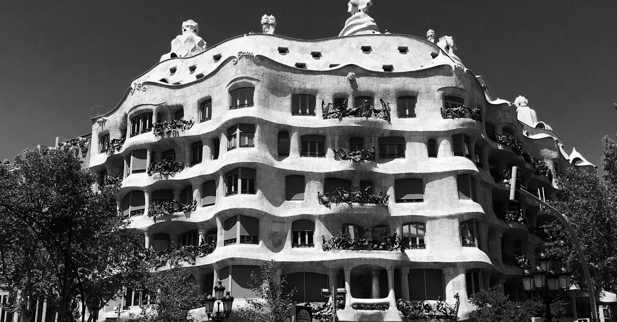 découvrez les attractions incontournables de sétif : des sites historiques fascinants, des paysages pittoresques et une culture riche qui vous plongeront au cœur de l'algérie. profitez de votre visite pour explorer les trésors cachés de cette ville dynamique.
